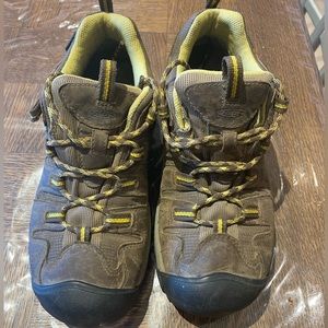 Keen boots size 9 or EUR 39.5